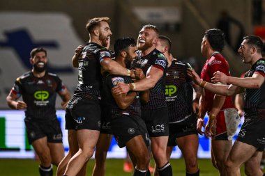 Wigan Warriors 'dan Bevan French, Salford Community Stadyumu, Eccles, Birleşik Krallık' ta oynanan 5. Salford Red Devils vs Wigan Warriors maçındaki maçını kutluyor.