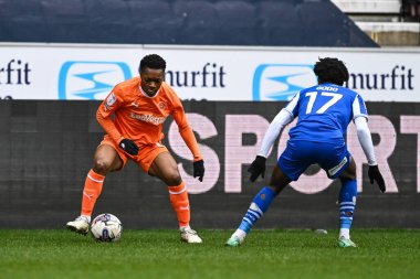 Blackpool takımından Karamoko Dembele, İngiltere 'nin Wigan şehrinde 16 Mart 202' de oynanan Wigan-Blackpool maçında