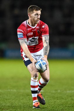 Salford Red Devils 'den Marc Sneyd, Salford Community Stadyumu' nda oynanan Salford Red Devils vs Wigan Warriors maçında 5.