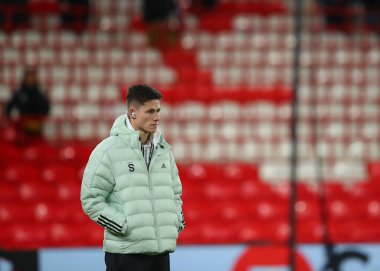 Sparta Praha Atletizm Kulübü 'nden Martin Vitk, UEFA Avrupa Ligi karşılaşması öncesinde Anfield, Liverpool, Birleşik Krallık' ta Liverpool 'a karşı Sparta Prag maçında sahayı teftiş eder.