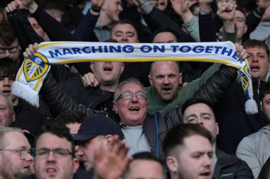 Leeds United taraftarları 17 Mart 202 'de Leeds Road, Leeds, İngiltere' de oynanan Sky Bet Şampiyonası maçında takımlarına tezahürat yaptılar.