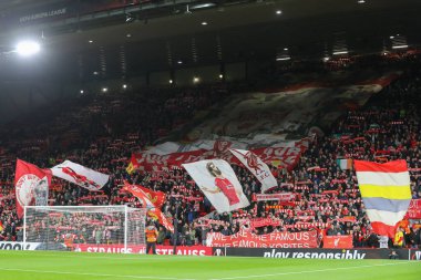 Kop, UEFA Avrupa Ligi 'nin Anfield, Liverpool, Birleşik Krallık' ta oynanan Liverpool - Sparta Prag maçında başlama vuruşunun tam önünde, 14 Mart 202