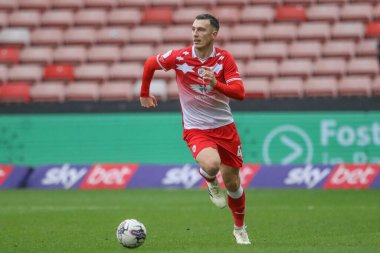 Barnsley 'li Josh Earl, 16 Mart 202' de Oakwell, Barnsley, Barnsley Town 'da oynanan Sky Bet 1 karşılaşmasında topu aldı.