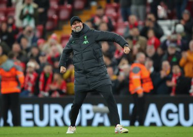 Liverpool 'dan Jrgen Klopp teknik direktörü, UEFA Avrupa Ligi karşılaşmasında Liverpool' un Sparta Prag 'a karşı Anfield, Liverpool, İngiltere' de 14 Mart 2024 'te oynadığı maçta tam zamanlı sonucu kutluyor.