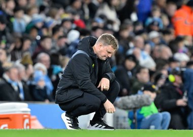 Newcastle United 'ın teknik direktörü Eddie Howe, 16 Mart 202 tarihinde Etihad Stadyumu' nda oynanan ve Manchester City 'nin Newcastle United' a karşı oynadığı final maçı sırasında üzgün görünüyor.