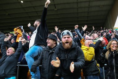 Wolverhampton Wanderers, Birleşik Krallık 'ın başkenti Wolverhampton' da oynanan 16 Mart 202 'de oynanan son karşılaşmada kenar gollerini 2-1 kazanarak kutluyor.