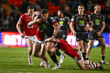 Wigan Warriors takımından Patrick Mago, Salford Community Stadyumu 'nda oynanan 5. Salford Red Devils - Wigan Warriors karşılaşmasında ilk hamlesini yaptı.