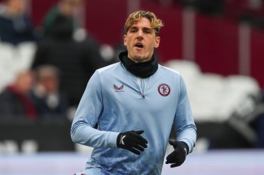 Maç öncesi ısınma öncesinde Aston Villa takımından Nicol Zaniolo Premier League karşılaşması öncesinde West Ham United, Aston Villa 'ya karşı Londra Stadyumu, Londra, İngiltere, 17 Mart 2024