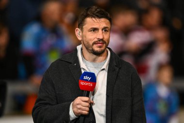 Jon Wilkin eski futbolcu ve Sky TV Pundit Betfred Süper Lig 5. Raundunda Salford Red Devils, Wigan Warriors 'a karşı Salford Community Stadyumu, Eccles, İngiltere, 14 Mart 202