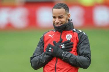 Barnsley 'den Barry Cotter maç öncesi ısınma maçında Sky Bet 1 maçında Barnsley ile Cheltenham Town, Oakwell, Barnsley, Birleşik Krallık' ta karşı karşıya geldi.