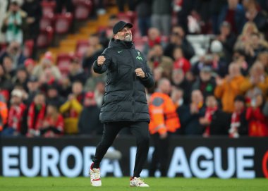 Liverpool 'dan Jrgen Klopp teknik direktörü, UEFA Avrupa Ligi karşılaşmasında Liverpool' un Sparta Prag 'a karşı Anfield, Liverpool, İngiltere' de 14 Mart 2024 'te oynadığı maçta tam zamanlı sonucu kutluyor.