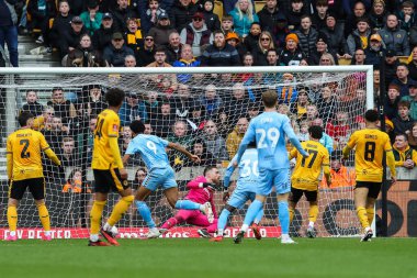 Coventry City 'den Ellis Simms, 16 Mart 202' de Birleşik Krallık 'ın başkenti Molineux' da oynanan ve Wolverhampton 'un Coventry City' ye karşı oynadığı son karşılaşma olan Emirates FA Kupası Çeyreği 'nde 2-2' lik skorla gol attı.