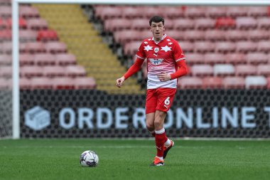 Barnsley 'li Mal de Gevigney, 16 Mart 2024 tarihinde İngiltere' nin Oakwell kentinde oynanan Sky Bet 1 karşılaşmasında Cheltenham Town 'a karşı Barnsley maçında