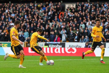Wolverhampton Wanderers 'dan Hugo Bueno, 16 Mart 202 tarihinde İngiltere' nin Wolverhampton kentinde oynanan ve Wolverhampton Wanderers 'ın Coventry City' ye karşı oynadığı son karşılaşmada 2-1 'lik skorla gol attı.