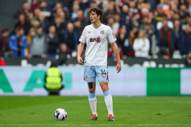 Aston Villa 'dan Pau Torres Premier Lig maçı sırasında West Ham United, Aston Villa' ya karşı Londra Stadyumu, Londra, İngiltere, 17 Mart 202