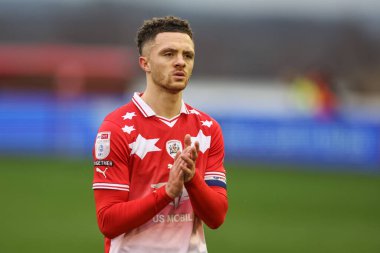 Barnsley 'den Jordan Williams, 16 Mart 202' de İngiltere 'nin Oakwell kentinde oynanan Sky Bet 1 karşılaşmasında taraftarlarını alkışlıyor.