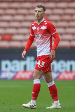 Barnsley takımından Josh Earl, 16 Mart 202 'de Oakwell, Barnsley, İngiltere' de Cheltenham Town 'a karşı oynanan Sky Bet 1 karşılaşmasında