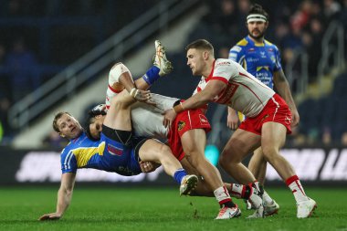 Leeds Rhinos takımından Lachlan Miller, 15 Mart 2024 'te Leeds Stadyumu' nda oynanan Betfred Süper Lig 5. Round karşılaşmasında St. Helens 'li Sione Matautia ile karşılaştı.