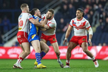 Leeds Rhinos takımından Cameron Smith, 15 Mart 202 'de Headingley Stadyumu' nda oynanan Betfred Süper Lig 5. Round karşılaşmasında St. Helens takımından Daryl Clark ve Matty Lees ile karşılaştı.