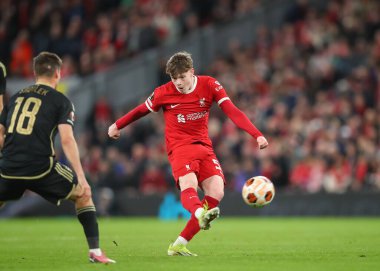 Liverpool 'dan James McConnell, Anfield, Liverpool, İngiltere' de oynanan UEFA Avrupa Ligi maçı sırasında gol atıyor.