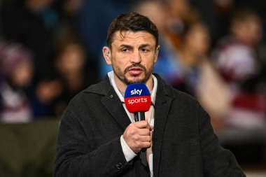 Jon Wilkin eski futbolcu ve Sky TV Pundit Betfred Süper Lig 5. Raundunda Salford Red Devils, Wigan Warriors 'a karşı Salford Community Stadyumu, Eccles, İngiltere, 14 Mart 202