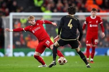 Liverpool 'dan Harvey Elliott, Anfield, Liverpool, Birleşik Krallık' ta 14 Mart 202 'de oynanan UEFA Avrupa Ligi karşılaşmasında Sparta Prag' dan Markus Solbakken 'den topu kazandı.