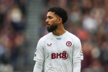 Douglas Luizof Aston Villa Premier Lig maçı sırasında West Ham United, Aston Villa 'ya karşı Londra Stadyumu, 17 Mart 202