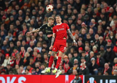 Liverpool Atletizm Kulübü Sparta Praha 'dan Jaroslav Zelen ve Liverpool' dan Darwin Nez, Anfield, Liverpool, Birleşik Krallık 'ta oynanan UEFA Avrupa Ligi karşılaşmasında, Liverpool - Sparta Prag maçında, 14 Mart 2024