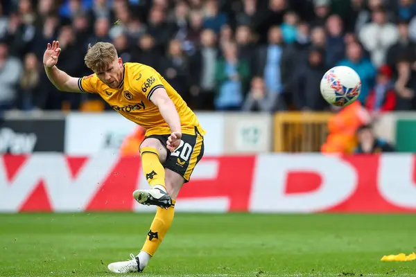 Tommy Doyle Wolverhampton Wanderers Kapott Egy Esélyt Egy Freekick Alatt — Stock Fotó