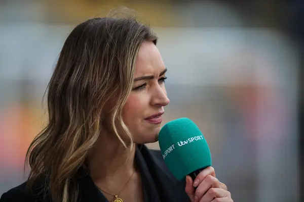 Laura Woods Gives Interview Ahead Emirates Cup Quarter Final Match — Stock Photo, Image