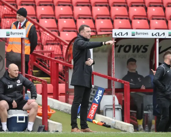 Neill Collins Head Coach Barnsley Gives His Team Instructions Sky — Stock Photo, Image