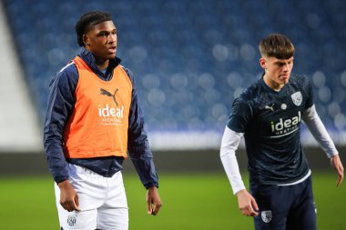 West Bromwich Albion 'dan Aaron Harper-Bailey Premier League 2 U23 karşılaşmasında ısınma öncesi West Bromwich Albion Manchester United' a karşı The Hawthorns, West Bromwich, İngiltere, 18 Mart 202