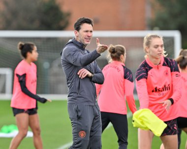 Manchester City Women 'ın yöneticisi Gareth Taylor, 19 Mart 202' de Etihad Kampüsü 'nde düzenlenen Manchester City Women Training oturumunda konuştu.