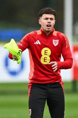 Galler 'den Neco Williams, 20 Mart 2024' te Vale Resort Training Compleining Compleining, Hensol, İngiltere 'de düzenlenen açık eğitim oturumunda