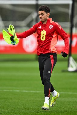 Galler 'den Brennan Johnson 20 Mart 2024' te Vale Resort Training Compleining Compleining, Hensol, İngiltere 'de yapılan açık eğitim sırasında