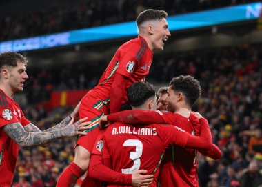 Galler 'den Brennan Johnson, 21 Mart 202' de Cardiff City Stadyumu 'nda oynanan UEFA Euro Play-Off Yarı-Final karşılaşmasında Galler ile Finlandiya arasındaki maçı 3-1 Galler' e taşımayı hedefliyor.