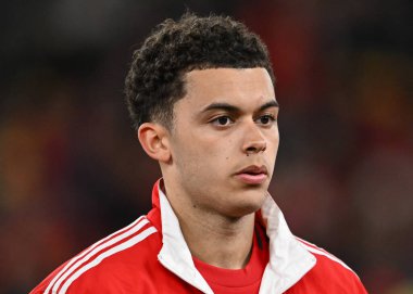 Galler 'den Brennan Johnson, 21 Mart 202' de Cardiff City Stadyumu 'nda oynanan UEFA Euro Eleme Yarı Finalleri Galler - Finlandiya maçında ulusal marşların önünde kuyruğa girdi.