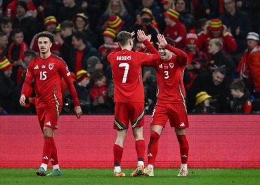 Galler 'den Neco Williams, 21 Mart 202' de Cardiff City Stadyumu 'nda oynanan UEFA Euro Eleme Yarı Finalleri Galler - Finlandiya maçında Galler' in 2-0 Galler 'lik galibiyetini kutluyor.