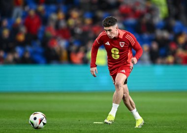 Maç öncesinde Galler 'den Harry Wilson, 21 Mart 202' de Cardiff City Stadyumu 'nda oynanan UEFA Euro Eleme elemeleri yarı final maçında Finlandiya' ya karşı Galler - Cardiff City Stadyumu, İngiltere