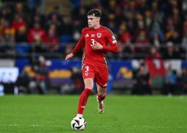 Galler 'den Neco Williams, 21 Mart 202' de Cardiff City Stadyumu 'nda oynanan yarı final play-off Galler - Finlandiya maçında topla öne geçti.
