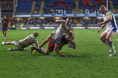 St. Helens takımından Alex Walmsley, 22 Mart 202 'de Leeds, İngiltere' deki Headingley Stadyumu 'nda oynanan Betfred Challenge Kupası Altıncı Raundda Leeds Gergedan-St Helens maçında gol attı.