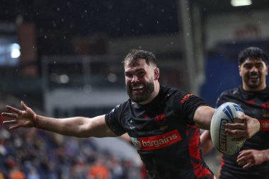 St. Helens takımından Alex Walmsley, 22 Mart 202 'de Leeds, Leeds Stadyumu' nda oynanan Betfred Challenge Cup Altıncı Raundu karşılaşmasında denemesini kutluyor.
