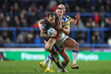 St. Helens takımından Daryl Clark, Leeds Rhinos takımından James McDonnell 'ın oynadığı Betfred Challenge Kupası altıncı tur karşılaşmasında Leeds Gergedan St. Helens' e karşı Headingley Stadyumu, Leeds, Birleşik Krallık, 22 Mart 202