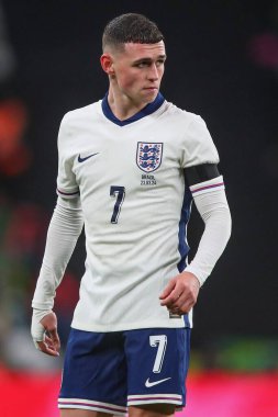 İngiltere 'den Phil Foden, 23 Mart 202' de Wembley Stadyumu 'nda oynanan Uluslararası Dostluk karşılaşmasında İngiltere ile Brezilya karşı karşıya geldi.