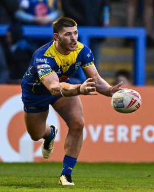 Warrington Wolves 'dan Danny Walker, 23 Mart 202' de Warrington, İngiltere 'deki Halliwell Jones Stadyumu' nda oynanan Warrington Wolves - London Broncos maçında Betfred Challenge Kupası 'nda pas attı.
