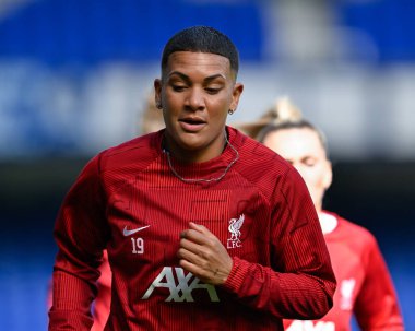 Liverpool 'dan Shanice van de Sanden, FA Kadınlar Süper Ligi karşılaşması öncesinde Goodison Park, Liverpool, Birleşik Krallık' ta Everton Women - Liverpool Women maçında ısınıyor.