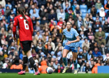 Manchester City Women 'dan Alanna Kennedy, Manchester United Women maçında Manchester United Women' a karşı 23 Mart 202 tarihinde Etihad Stadyumu 'nda