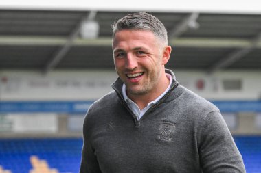 Warrington Wolves 'un baş antrenörü Sam Burgess, 23 Mart 202' de Warrington, İngiltere 'deki Halliwell Jones Stadyumu' nda oynanan Warrington Wolves - London Broncos maçında Betfred Challenge Cup 'ın altıncı turu öncesinde geldi.