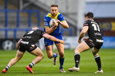 Warrington Wolves 'dan James Harrison, Londra Broncos takımından Sam Davis ile oynadığı Betfred Challenge Cup Altıncı Raundda Warrington Wolves' un Londra Broncos 'a karşı oynadığı maçı izledi.