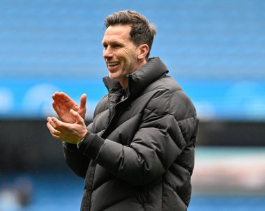 Manchester City Women 'ın teknik direktörü Gareth Taylor, 23 Mart 202' de Etihad Stadyumu 'nda Manchester City United Women' a karşı oynanan FA Bayanlar Süper Ligi maçında, tam zamanlı sonucu kutlarken gülümsüyor.